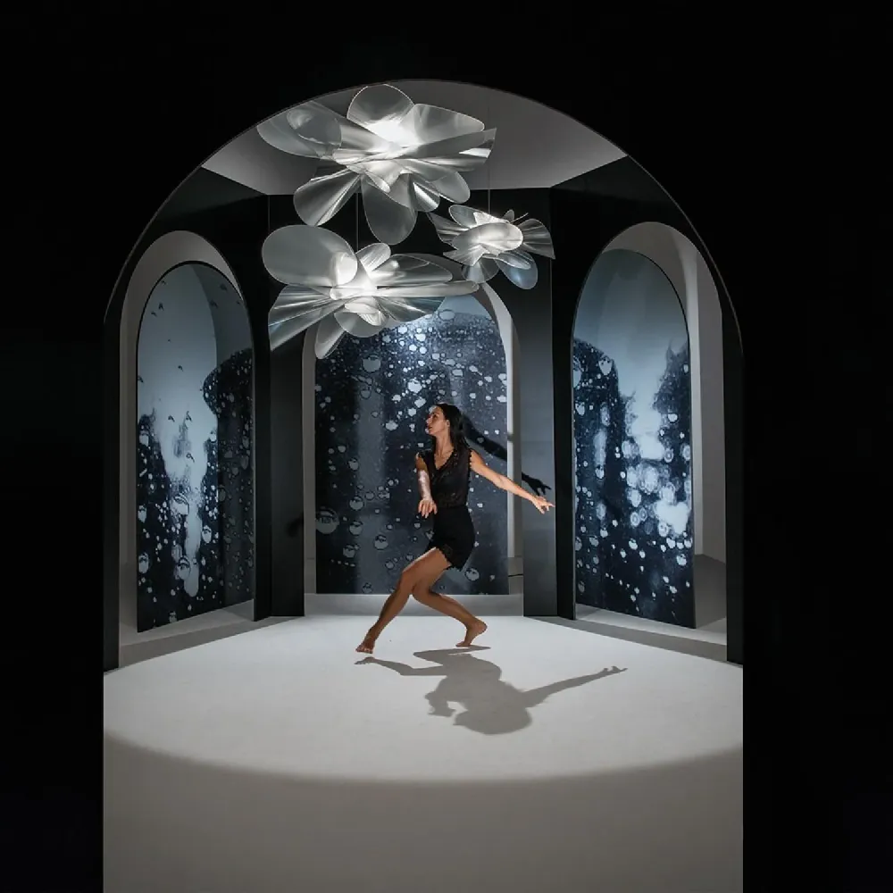 Lampe suspendue étoilée avec éclairage LED spacieux modèle par SLAMP