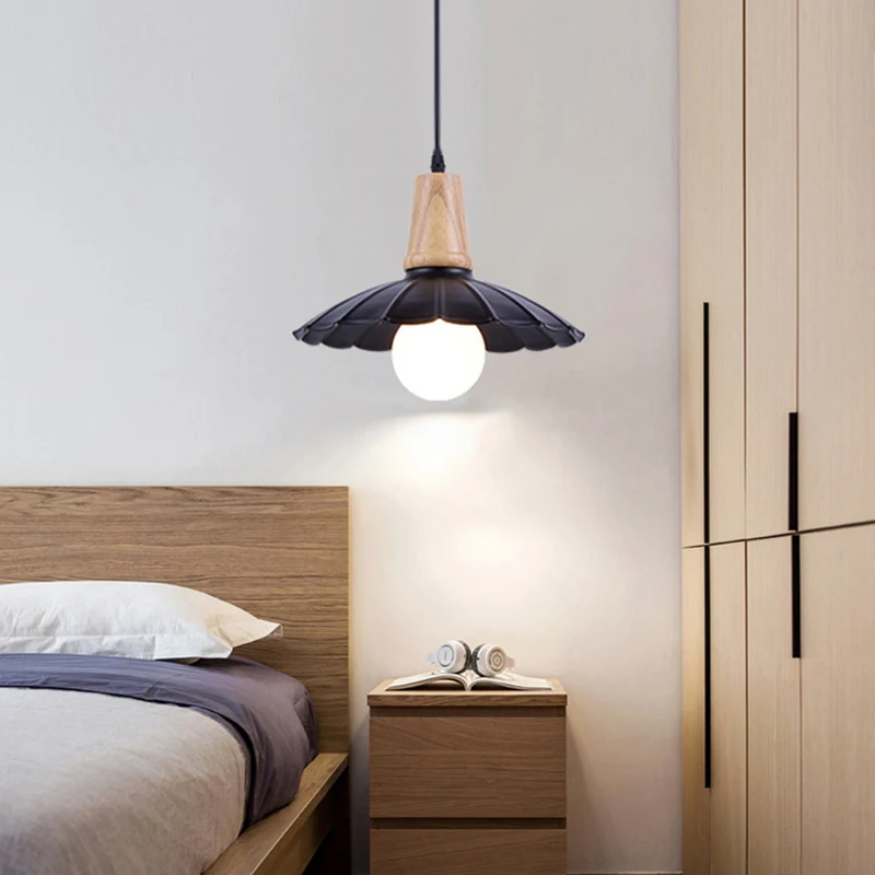 Luminaire suspendu en métal festonné, suspension industrielle à tête singulier pour chambre à coucher avec capuchon en boi...