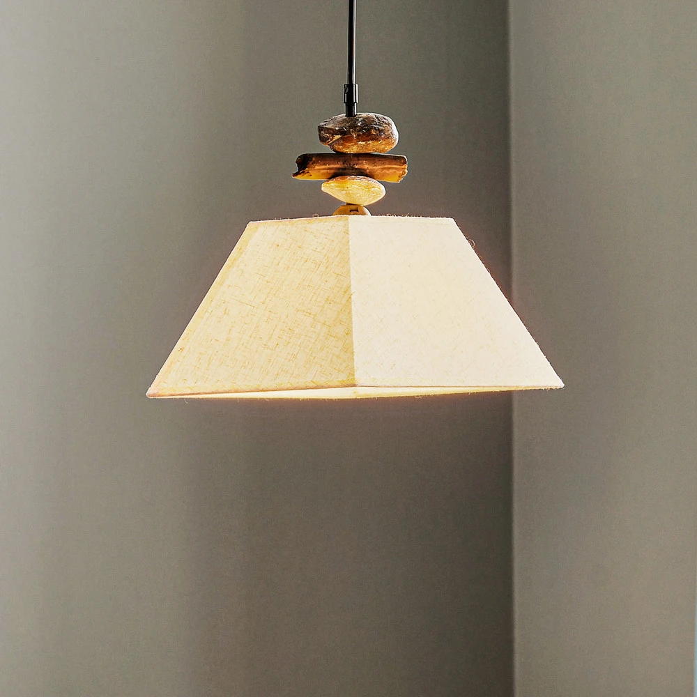 Suspension Seregon avec abat-jour textile et décor en pierre avec diffuseur opale