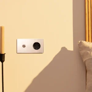 Kew Kipphebel & SchuKo-Modul (Typ F) je 1x Zweifachrahmen - Poliertes Nickel | Schwarz Regular
